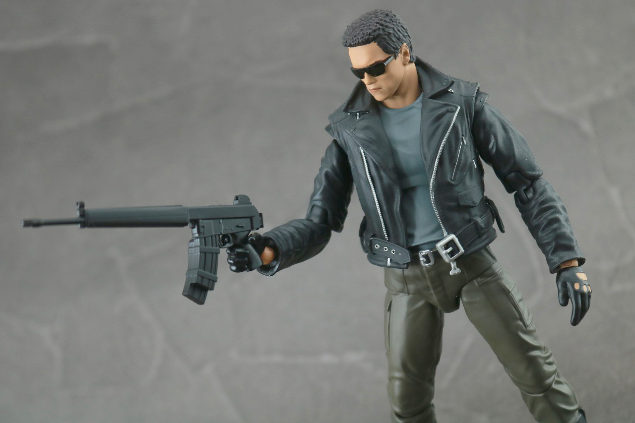 MAFEX　T-800　ターミネーター　レビュー　アクション