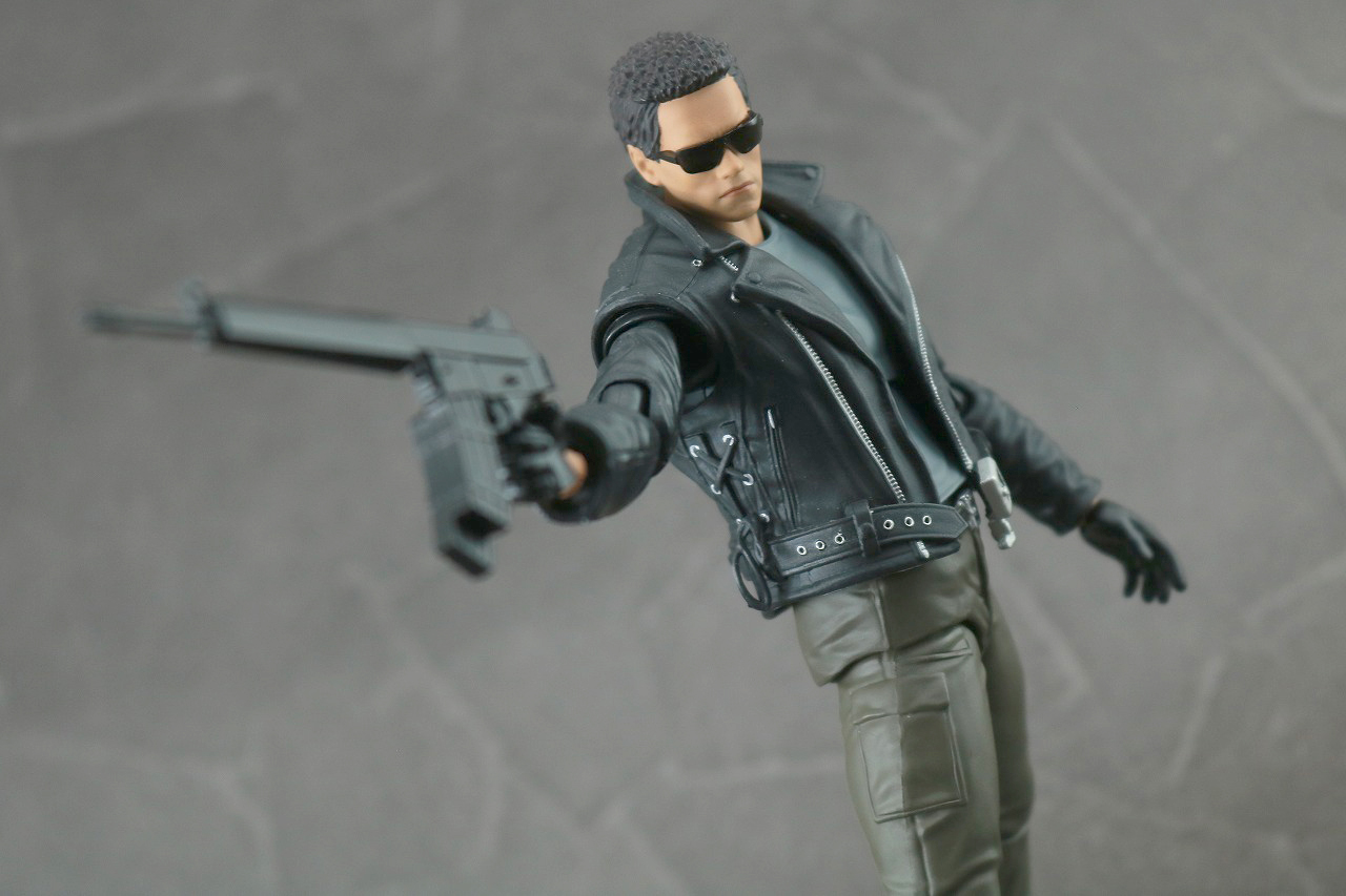 MAFEX　T-800　ターミネーター　レビュー　アクション