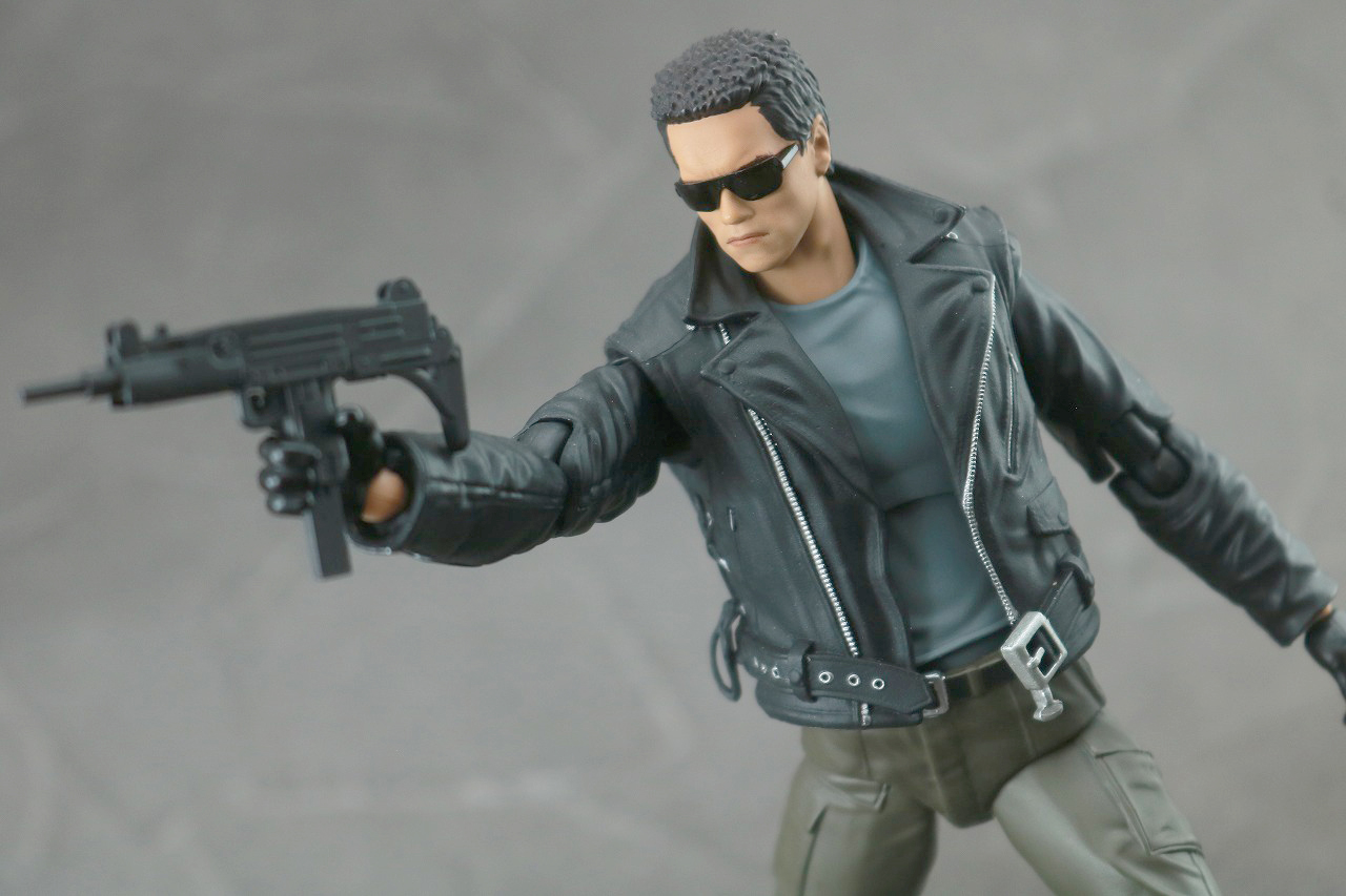 MAFEX　T-800　ターミネーター　レビュー　アクション