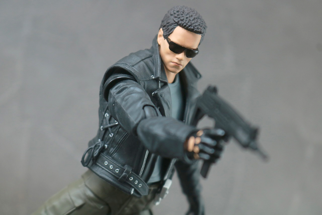 MAFEX　T-800　ターミネーター　レビュー　アクション