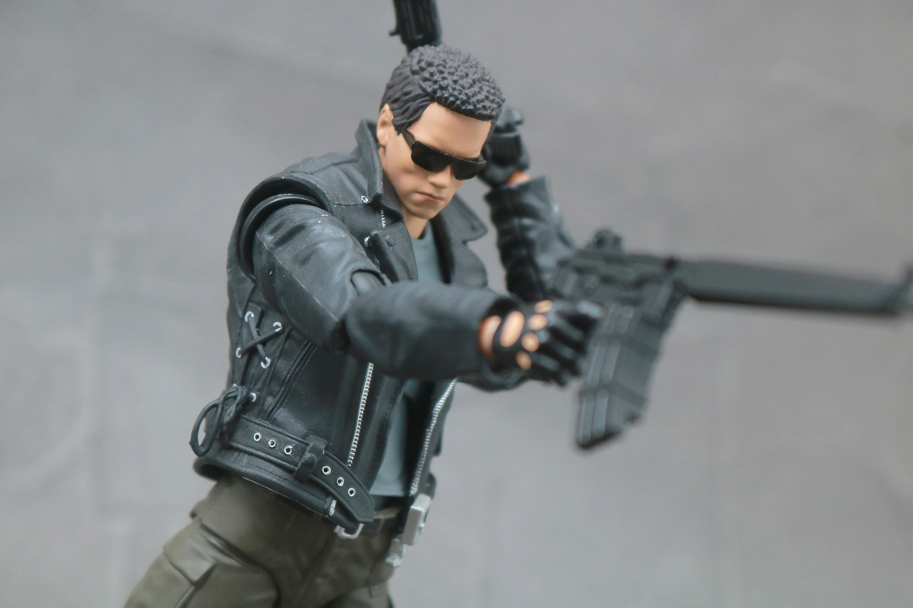 MAFEX　T-800　ターミネーター　レビュー　アクション