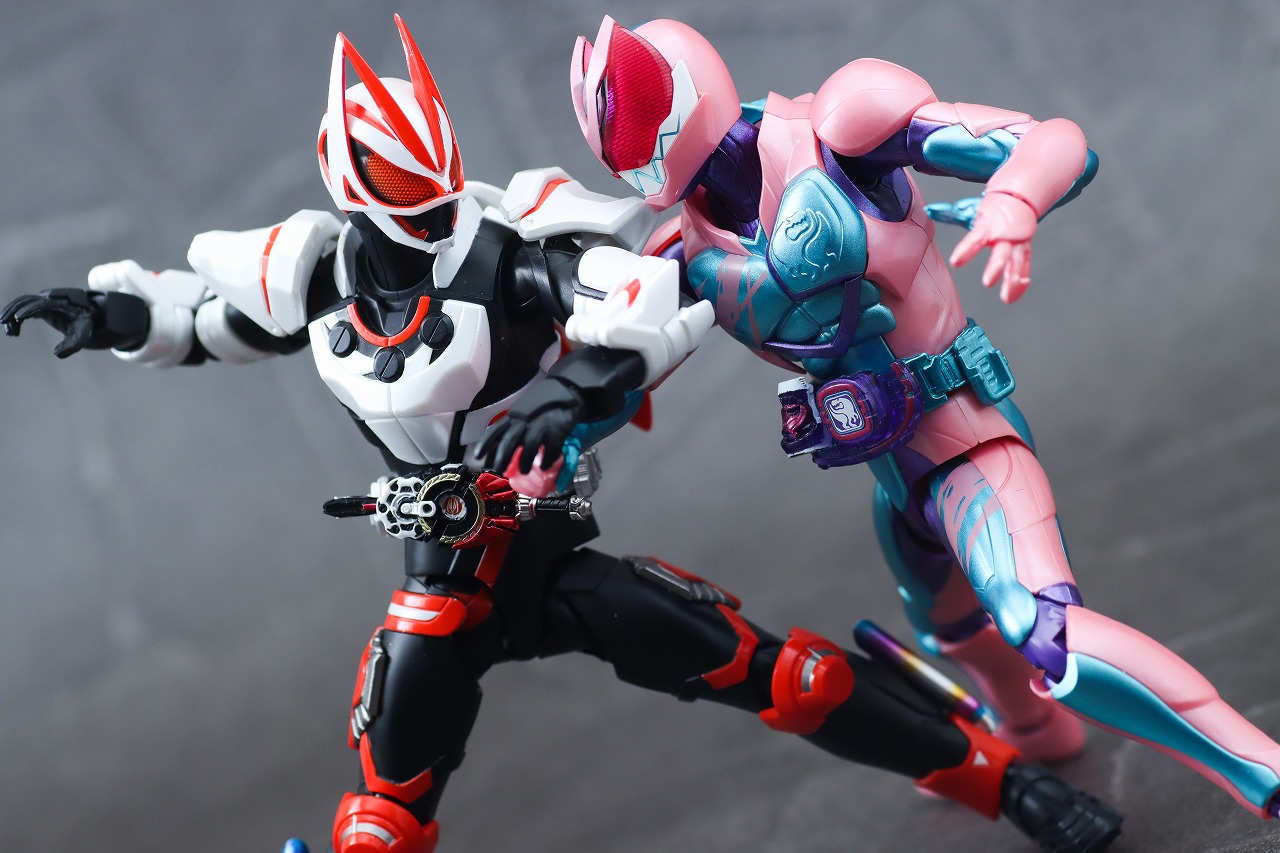 S.H.フィギュアーツ　仮面ライダーギーツ マグナムブーストフォーム　レビュー　アクション　仮面ライダーリバイ　レックスゲノム