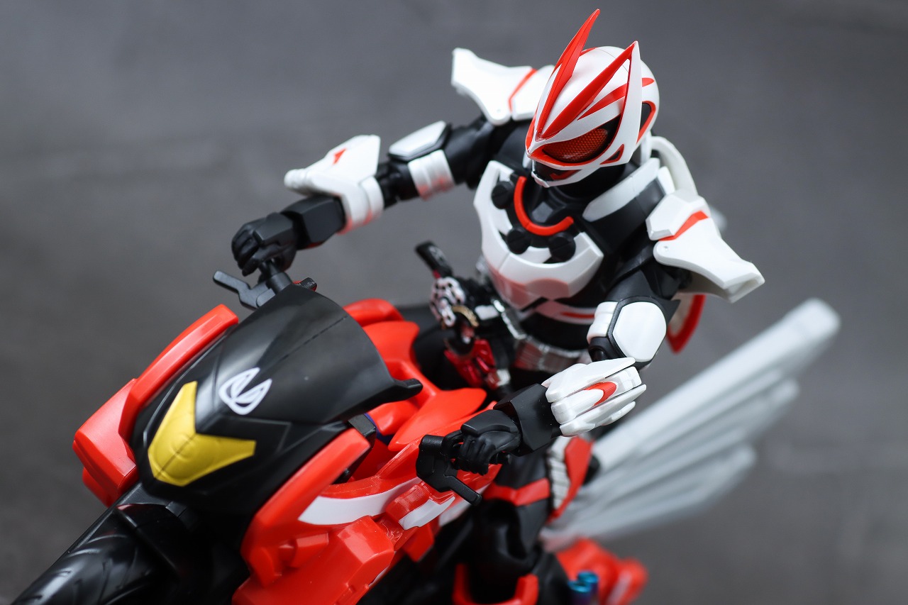 S.H.フィギュアーツ　仮面ライダーギーツ マグナムブーストフォーム　レビュー　アクション　リボルブチェンジフィギュアのブーストライカー