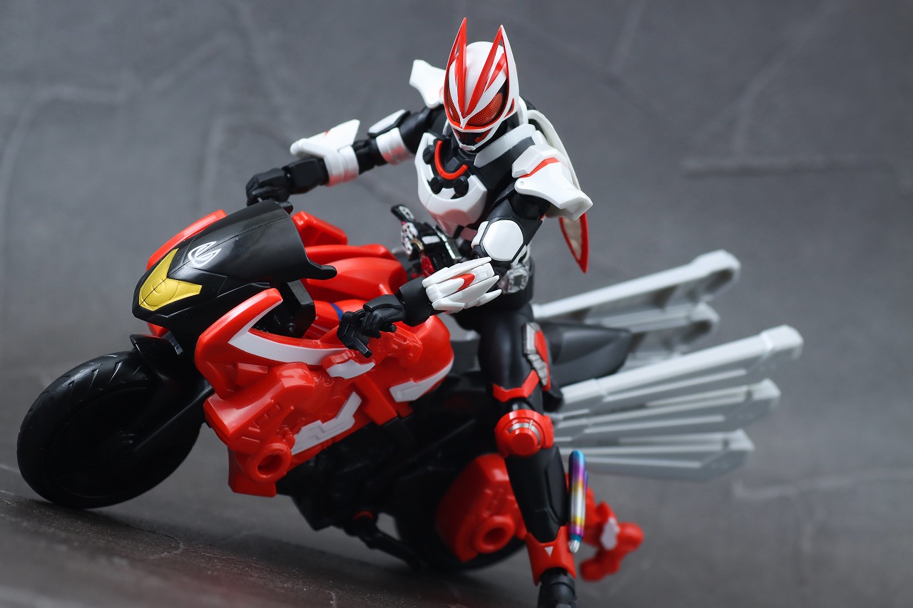 S.H.フィギュアーツ　仮面ライダーギーツ マグナムブーストフォーム　レビュー　アクション　リボルブチェンジフィギュアのブーストライカー