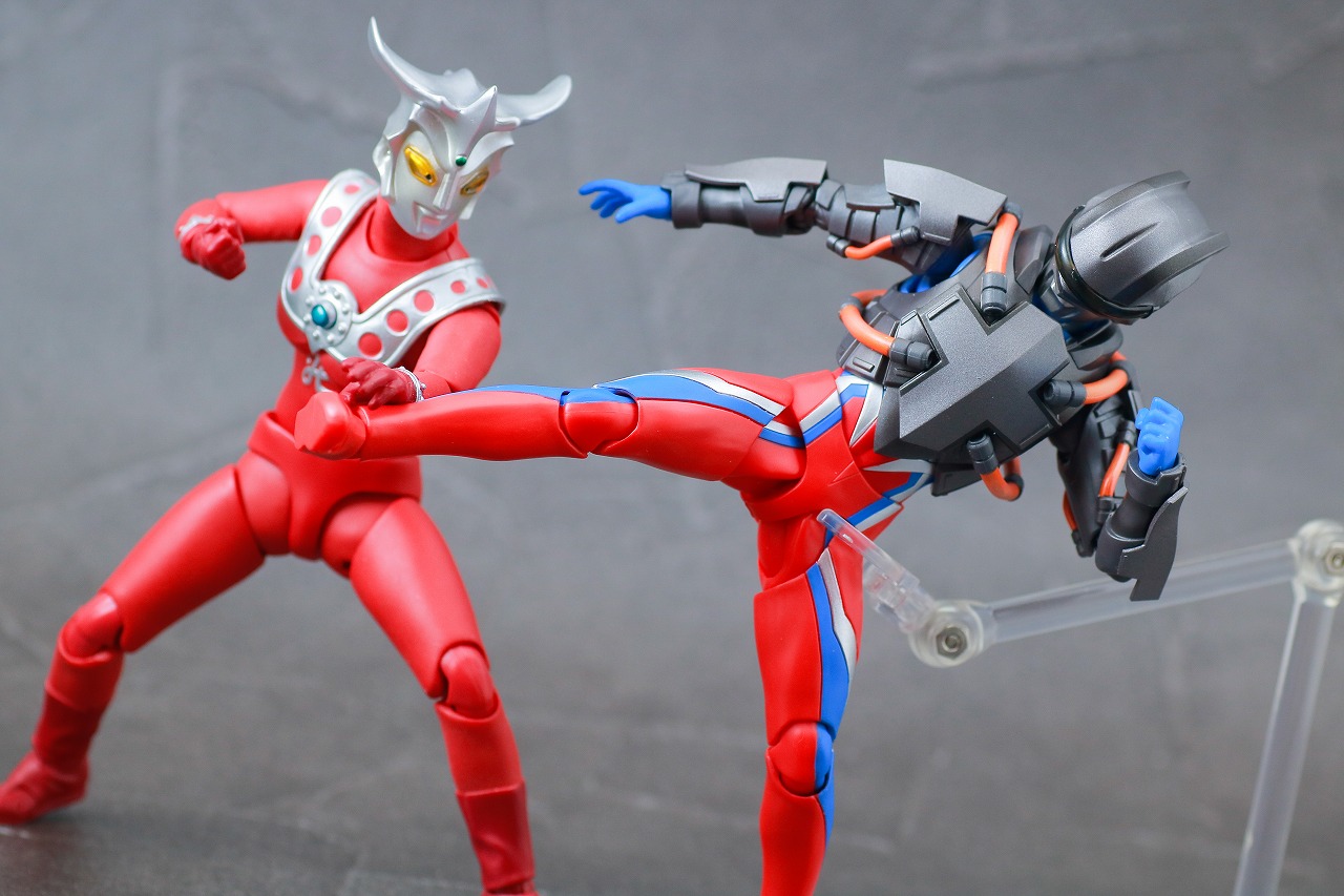 S.H.フィギュアーツ　テクターギア・ゼロ　ウルトラマンゼロ　レビュー　アクション　ウルトラマンレオ