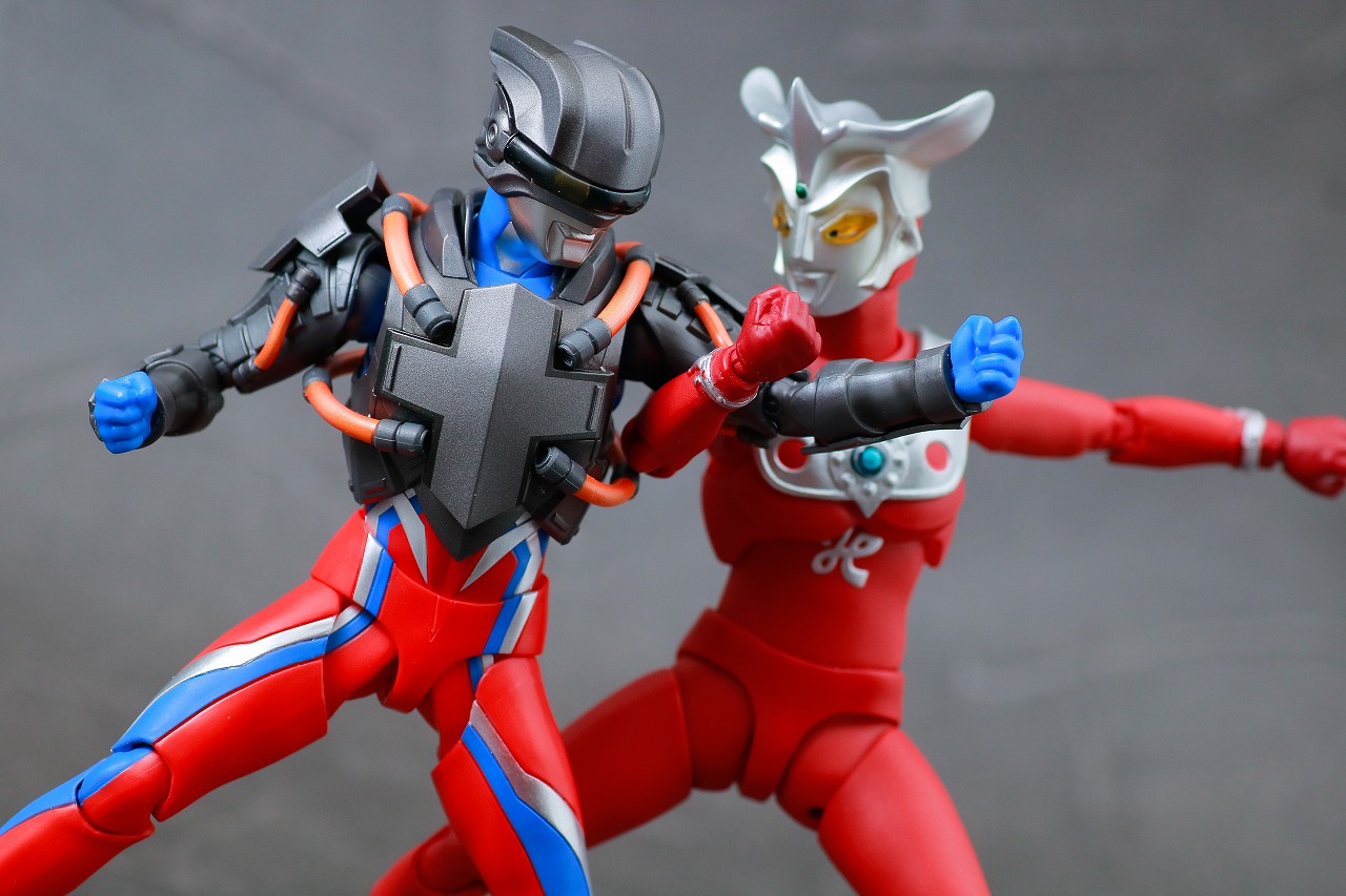 S.H.フィギュアーツ　テクターギア・ゼロ　ウルトラマンゼロ　レビュー　アクション　ウルトラマンレオ