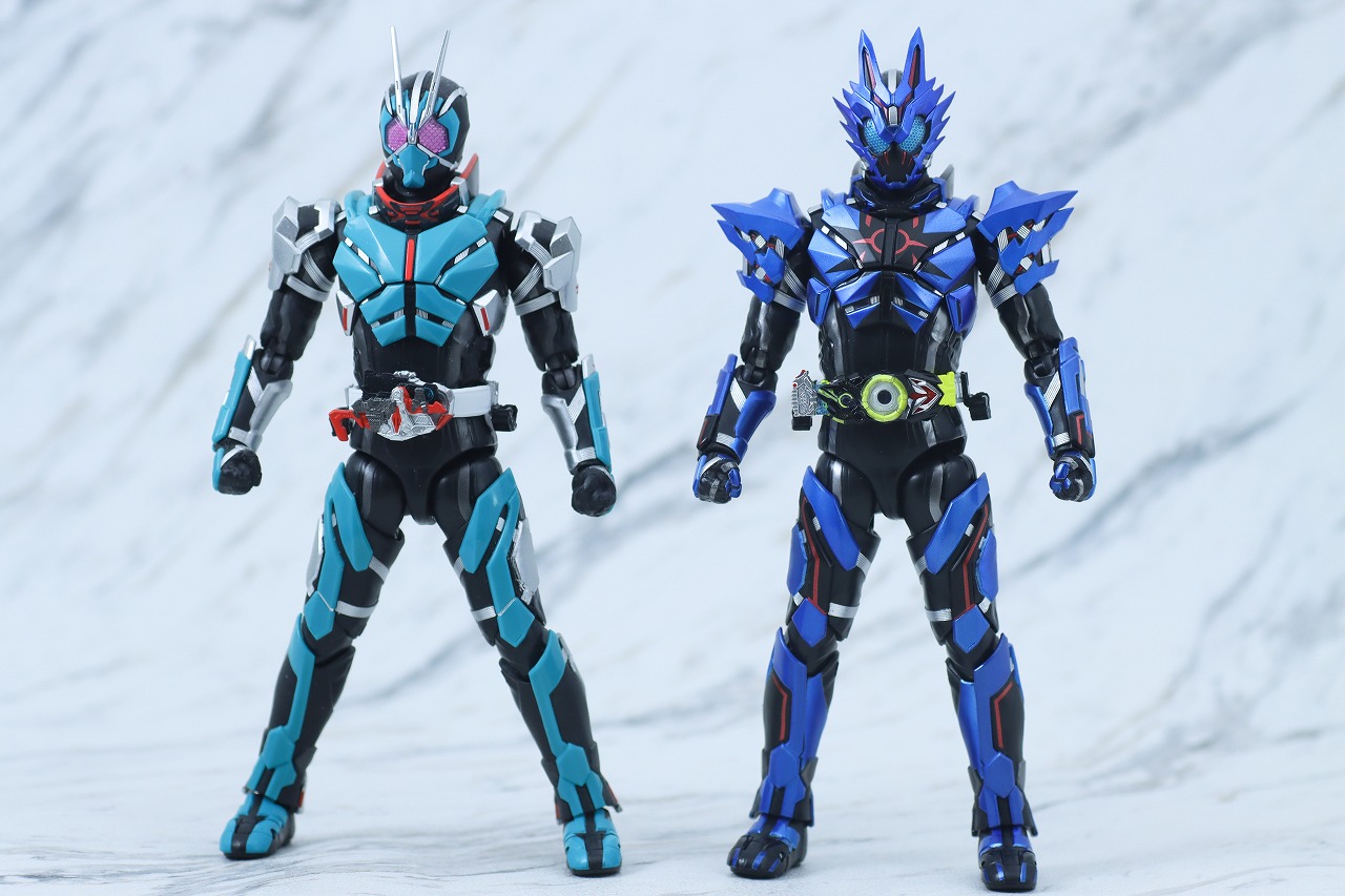 S.H.フィギュアーツ　仮面ライダーバルカン ローンウルフ　レビュー　本体　比較　仮面ライダー1型　ロッキングホッパー