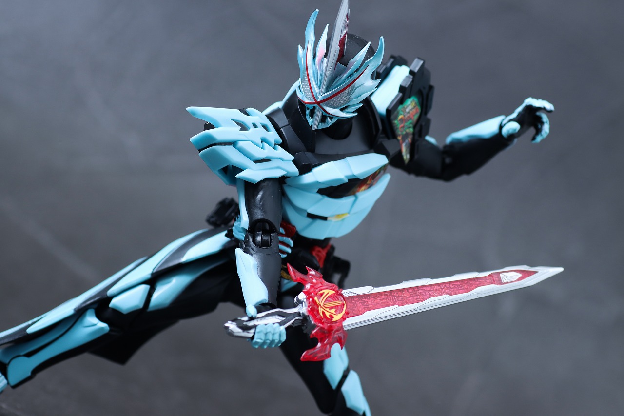 S.H.フィギュアーツ　仮面ライダーセイバー　プリミティブドラゴン　レビュー　アクション