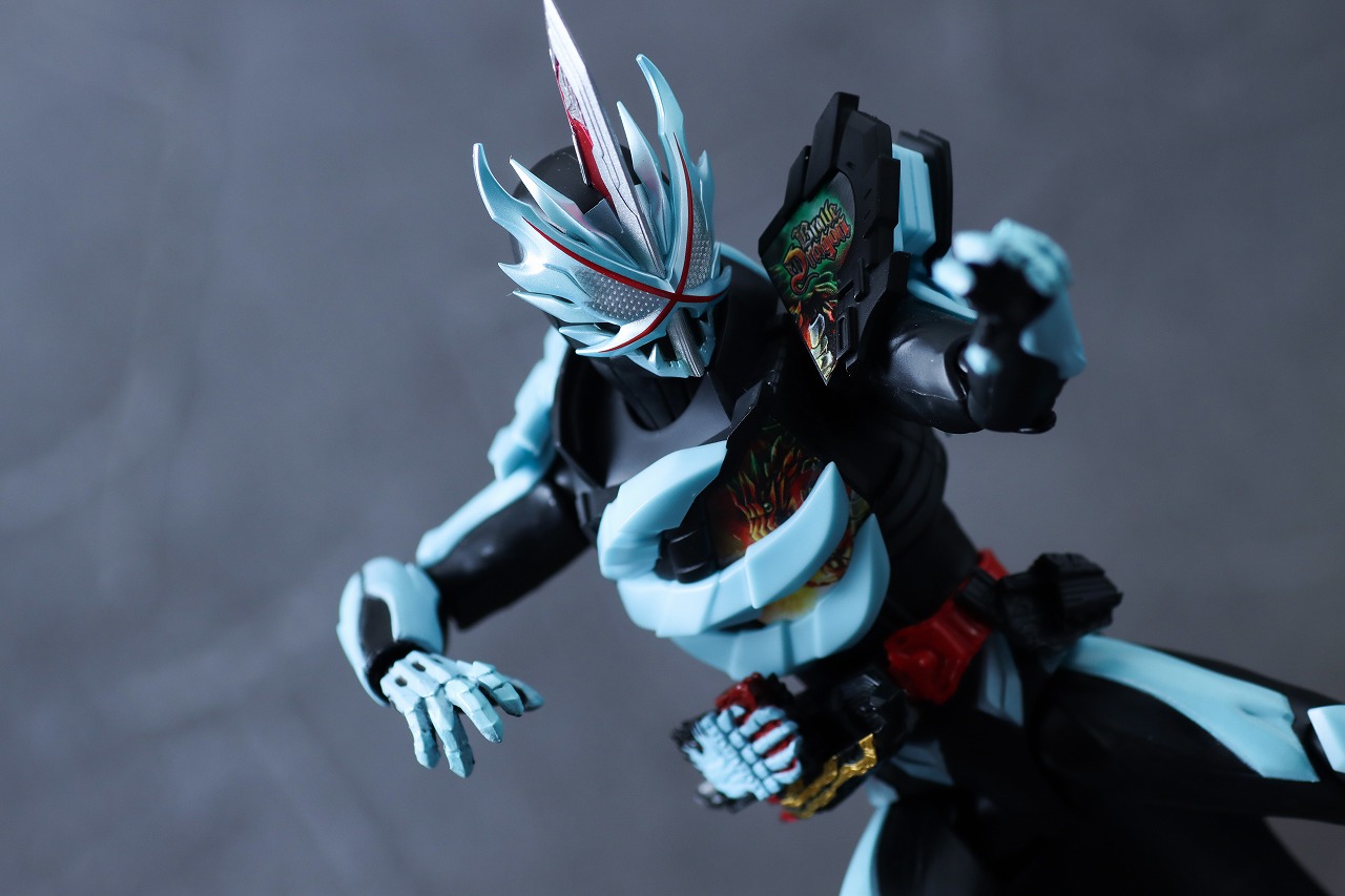 S.H.フィギュアーツ　仮面ライダーセイバー　プリミティブドラゴン　レビュー　アクション