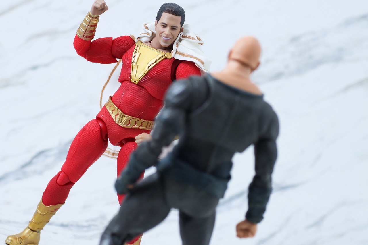 S.H.フィギュアーツ　ブラックアダム　レビュー　アクション　MAFEX　シャザム