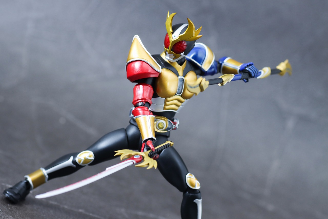 S.H.フィギュアーツ　仮面ライダーアギト トリニティフォーム　真骨彫製法　レビュー　アクション