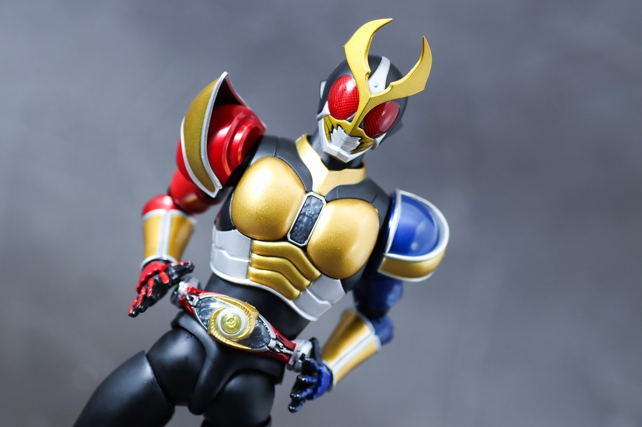 S.H.フィギュアーツ　仮面ライダーアギト トリニティフォーム　真骨彫製法　レビュー　アクション