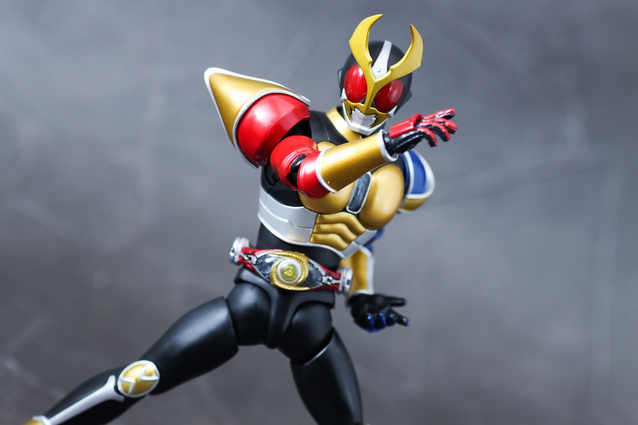 S.H.フィギュアーツ　仮面ライダーアギト トリニティフォーム　真骨彫製法　レビュー　アクション