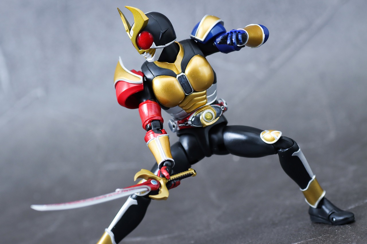 S.H.フィギュアーツ　仮面ライダーアギト トリニティフォーム　真骨彫製法　レビュー　アクション