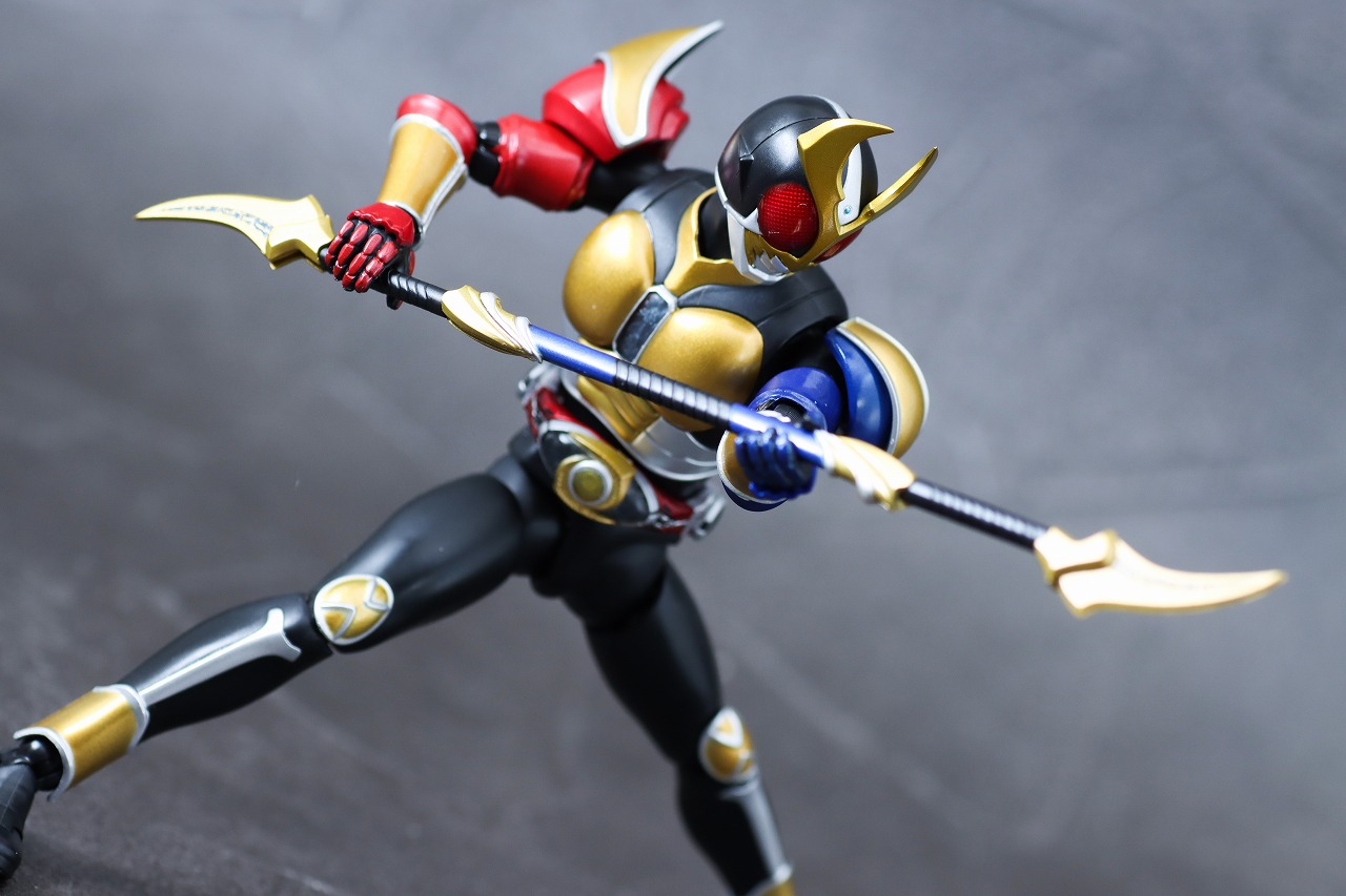 S.H.フィギュアーツ　仮面ライダーアギト トリニティフォーム　真骨彫製法　レビュー　アクション