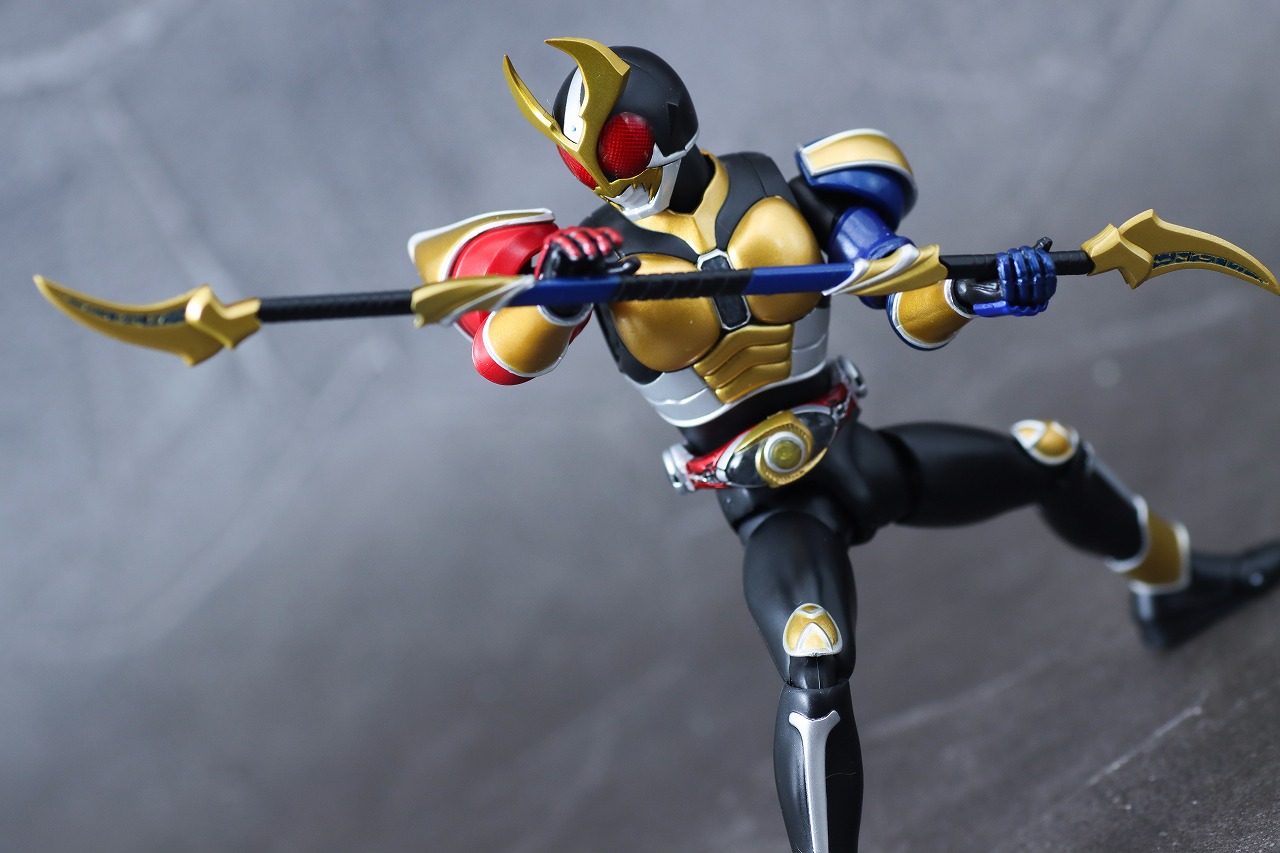 S.H.フィギュアーツ　仮面ライダーアギト トリニティフォーム　真骨彫製法　レビュー　アクション