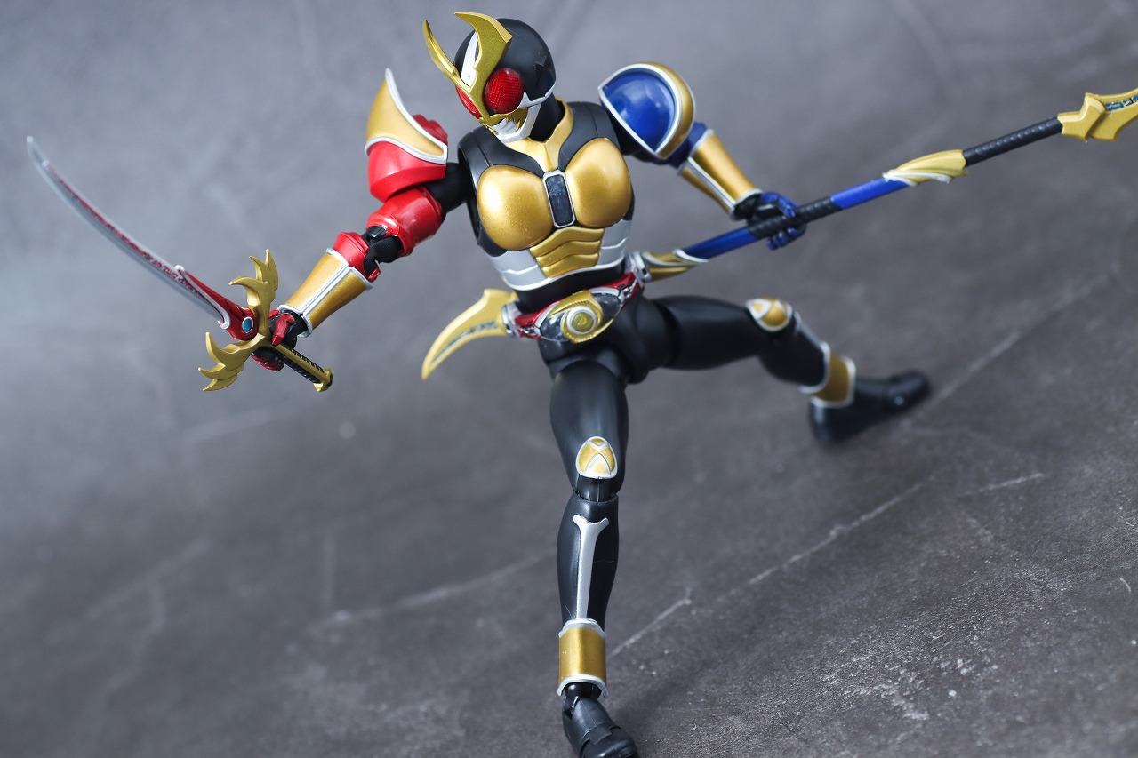 S.H.フィギュアーツ　仮面ライダーアギト トリニティフォーム　真骨彫製法　レビュー　アクション