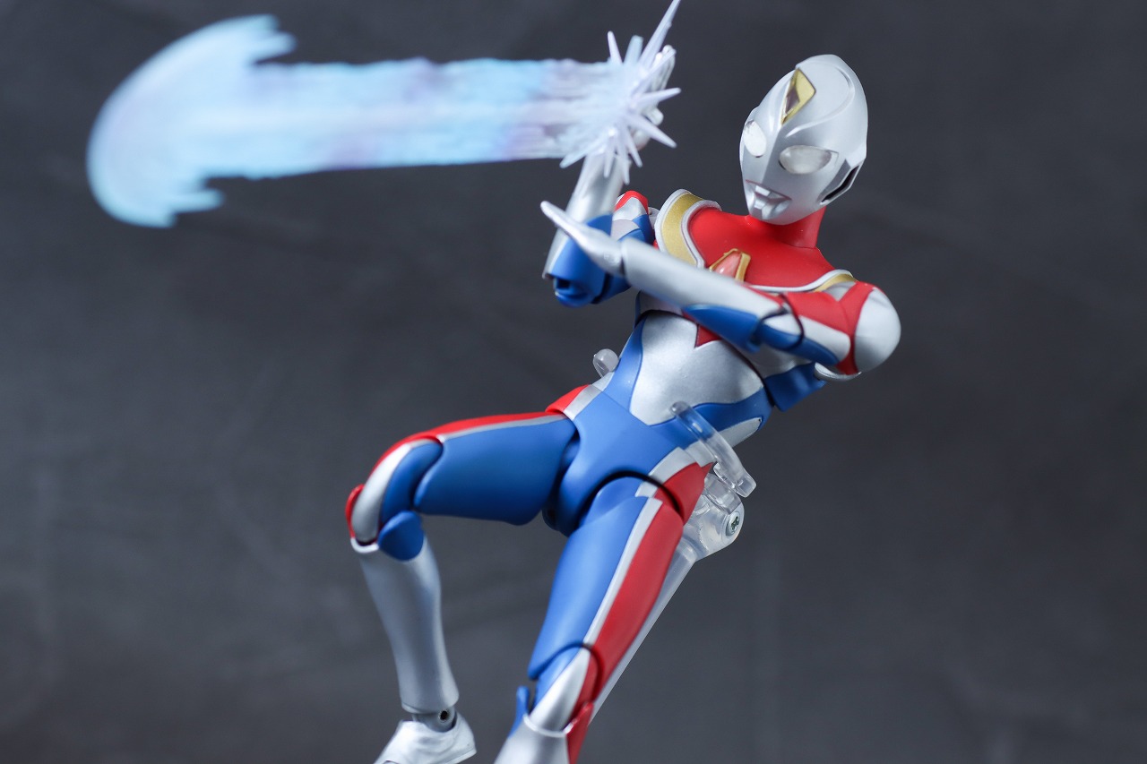 S.H.フィギュアーツ　ウルトラマンダイナ フラッシュタイプ　真骨彫製法　レビュー　アクション