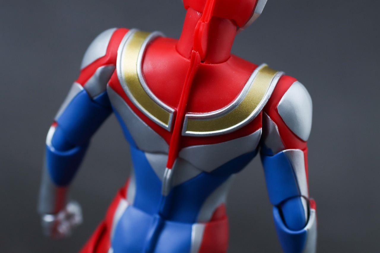 S.H.フィギュアーツ　ウルトラマンダイナ フラッシュタイプ　真骨彫製法　レビュー　本体