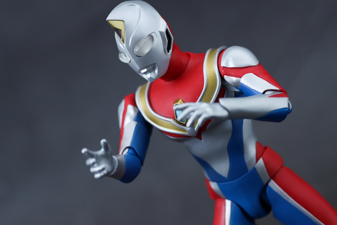 S.H.フィギュアーツ　ウルトラマンダイナ フラッシュタイプ　真骨彫製法　レビュー　アクション