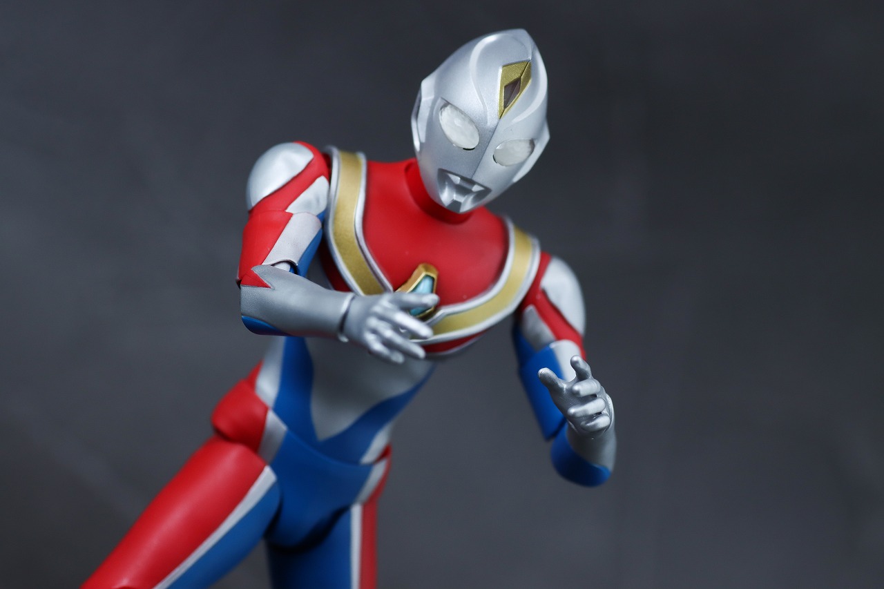 S.H.フィギュアーツ　ウルトラマンダイナ フラッシュタイプ　真骨彫製法　レビュー　アクション