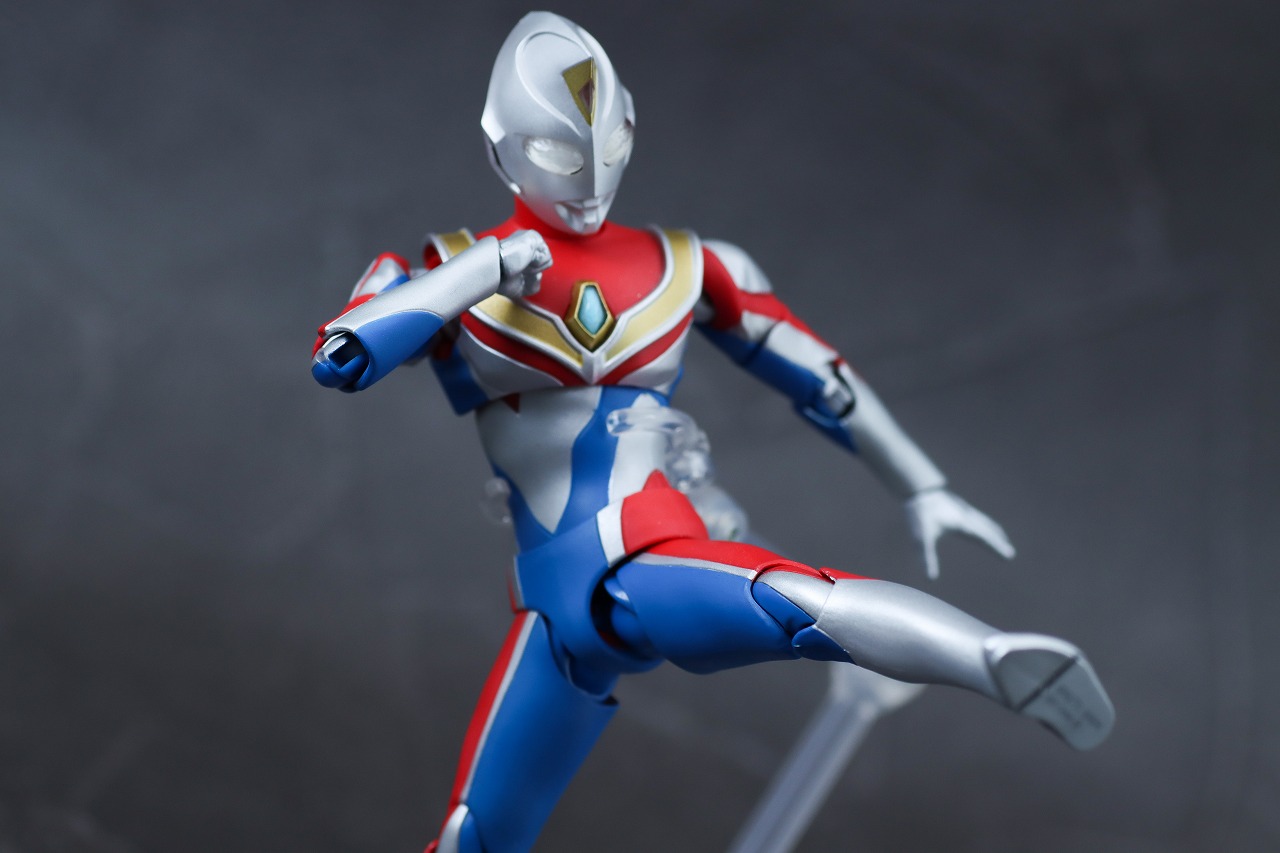 S.H.フィギュアーツ　ウルトラマンダイナ フラッシュタイプ　真骨彫製法　レビュー　アクション