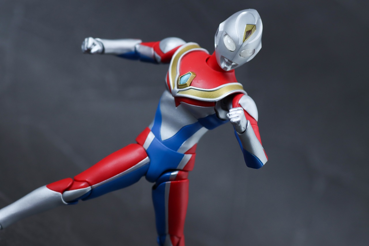 S.H.フィギュアーツ　ウルトラマンダイナ フラッシュタイプ　真骨彫製法　レビュー　アクション