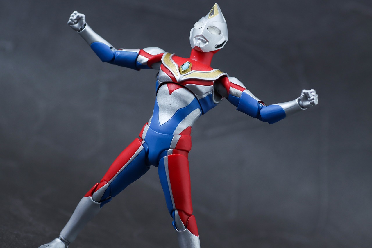 S.H.フィギュアーツ　ウルトラマンダイナ フラッシュタイプ　真骨彫製法　レビュー　アクション