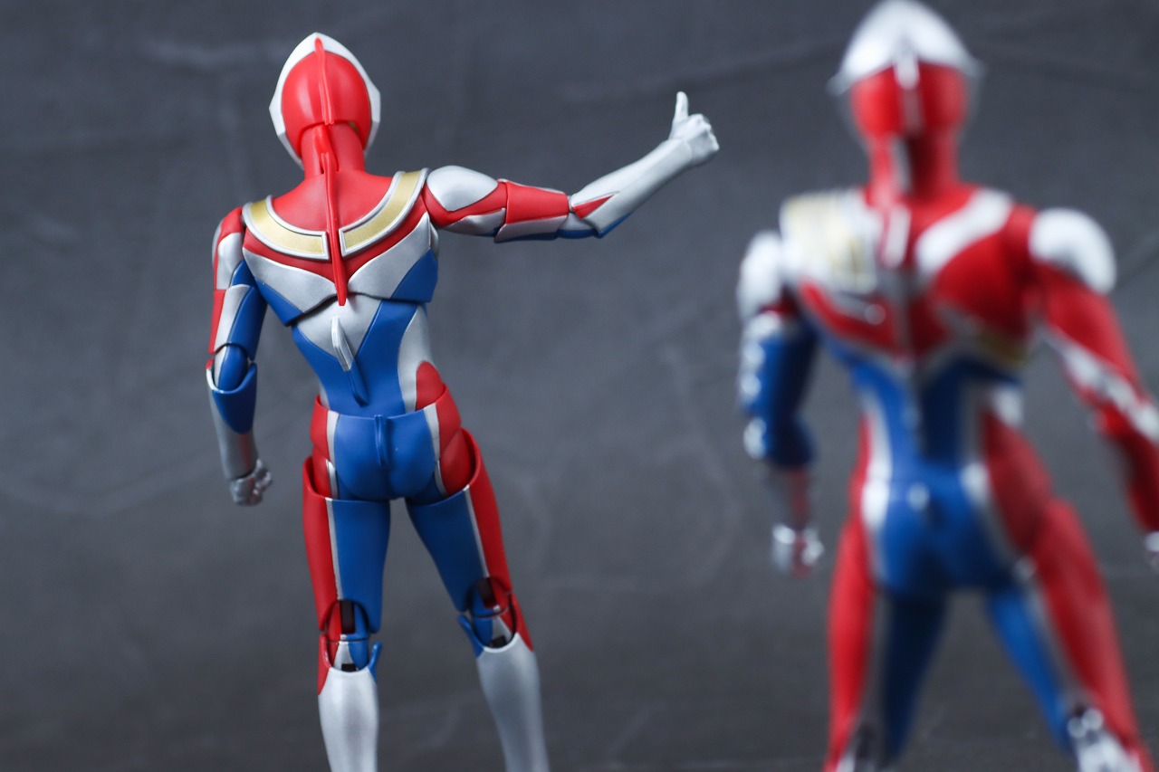 S.H.フィギュアーツ　ウルトラマンダイナ フラッシュタイプ　真骨彫製法　レビュー　アクション　ウルトラマンデッカー