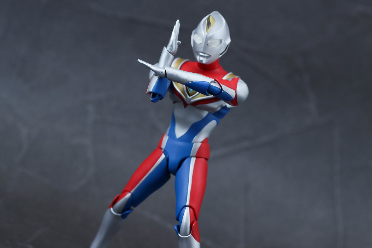 S.H.フィギュアーツ　ウルトラマンダイナ フラッシュタイプ　真骨彫製法　レビュー　アクション