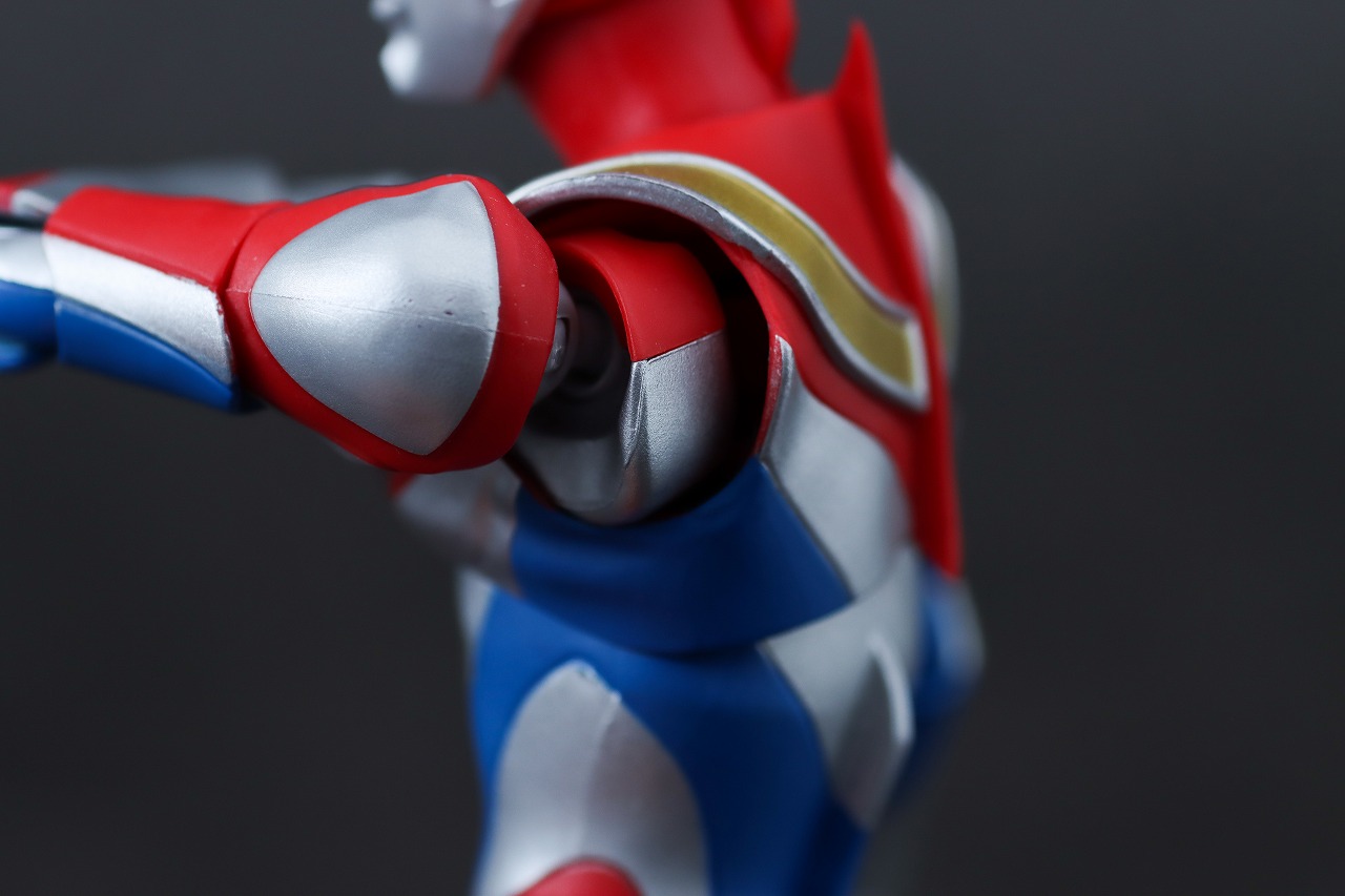 S.H.フィギュアーツ　ウルトラマンダイナ フラッシュタイプ　真骨彫製法　レビュー　可動範囲