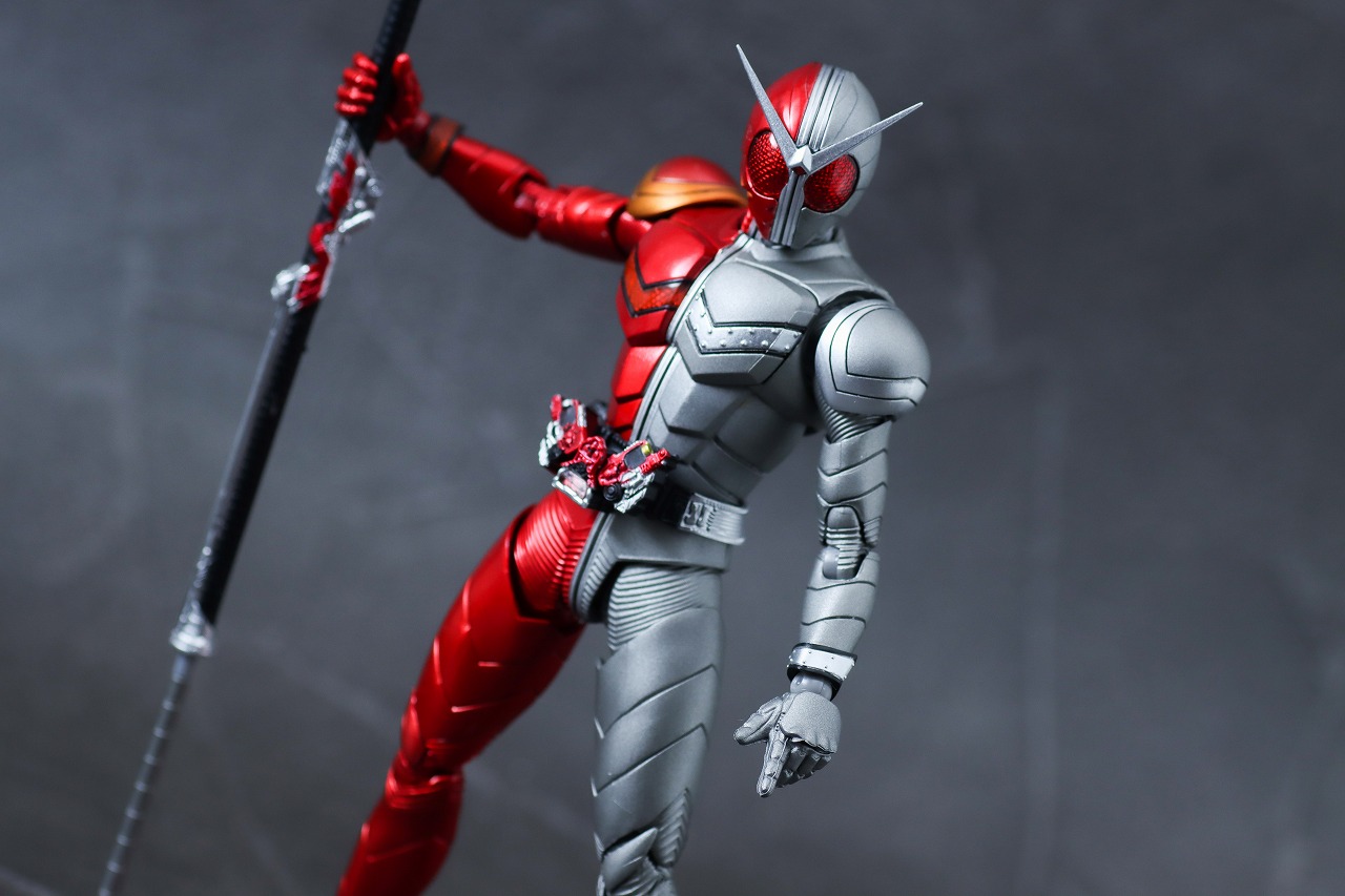 S.H.フィギュアーツ 仮面ライダーW ヒートメタル 真骨彫製法　風都探偵アニメ化記念　アクション