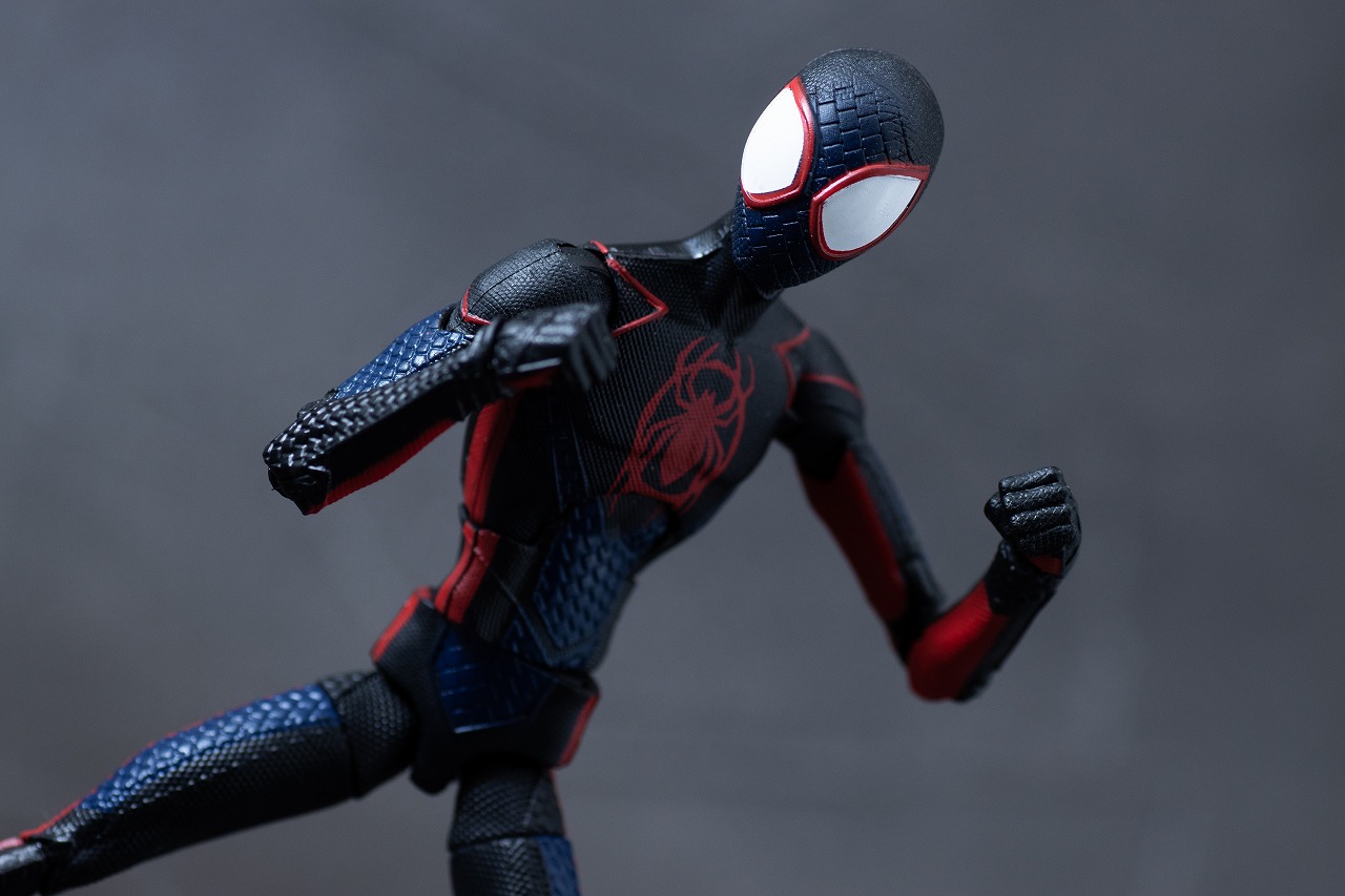 マーベルレジェンド　マイルス・モラレス／スパイダーマン（アクロス・ザ・スパイダーバース）　アクション