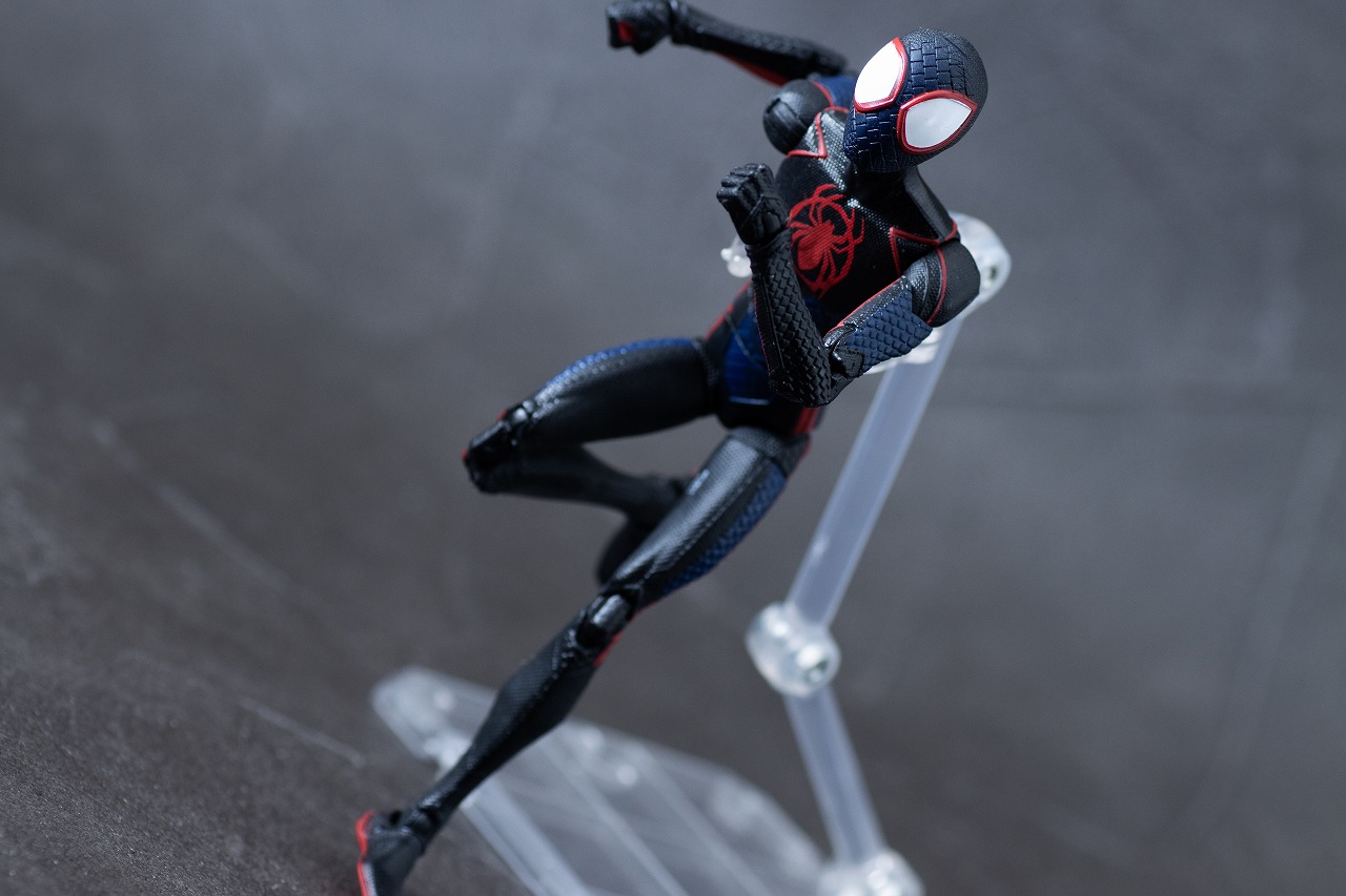 マーベルレジェンド　マイルス・モラレス／スパイダーマン（アクロス・ザ・スパイダーバース）　アクション