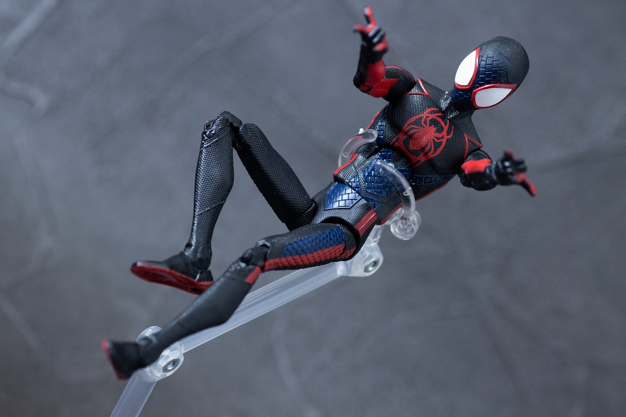 マーベルレジェンド　マイルス・モラレス／スパイダーマン（アクロス・ザ・スパイダーバース）　アクション