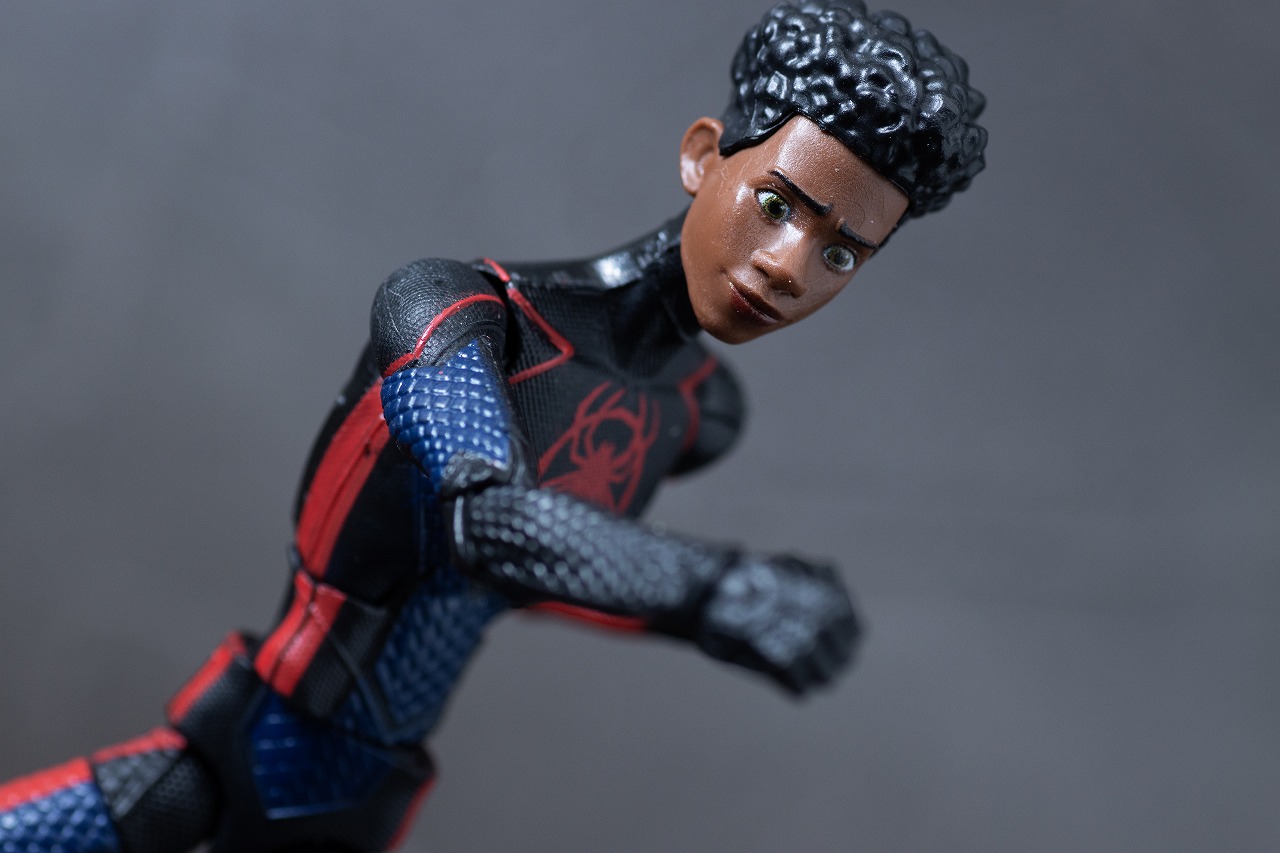 マーベルレジェンド　マイルス・モラレス／スパイダーマン（アクロス・ザ・スパイダーバース）　アクション