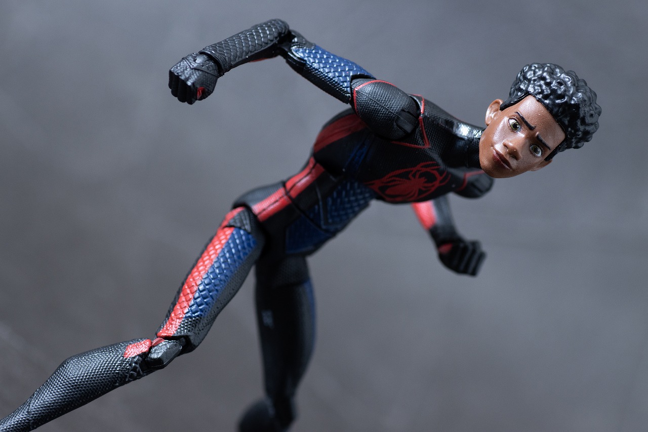 マーベルレジェンド　マイルス・モラレス／スパイダーマン（アクロス・ザ・スパイダーバース）　アクション