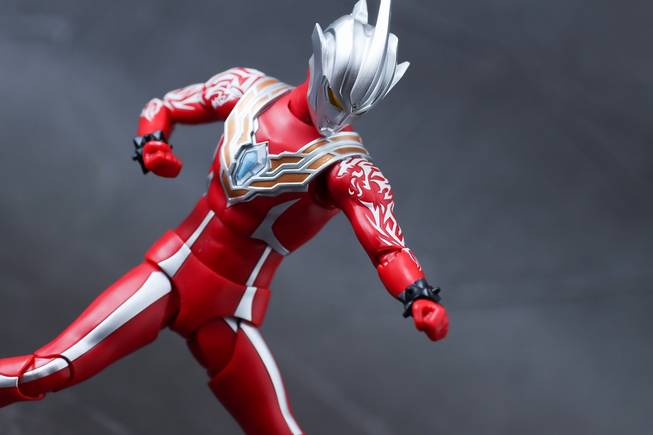 S.H.フィギュアーツ　ウルトラマンレグロス　レビュー　アクション