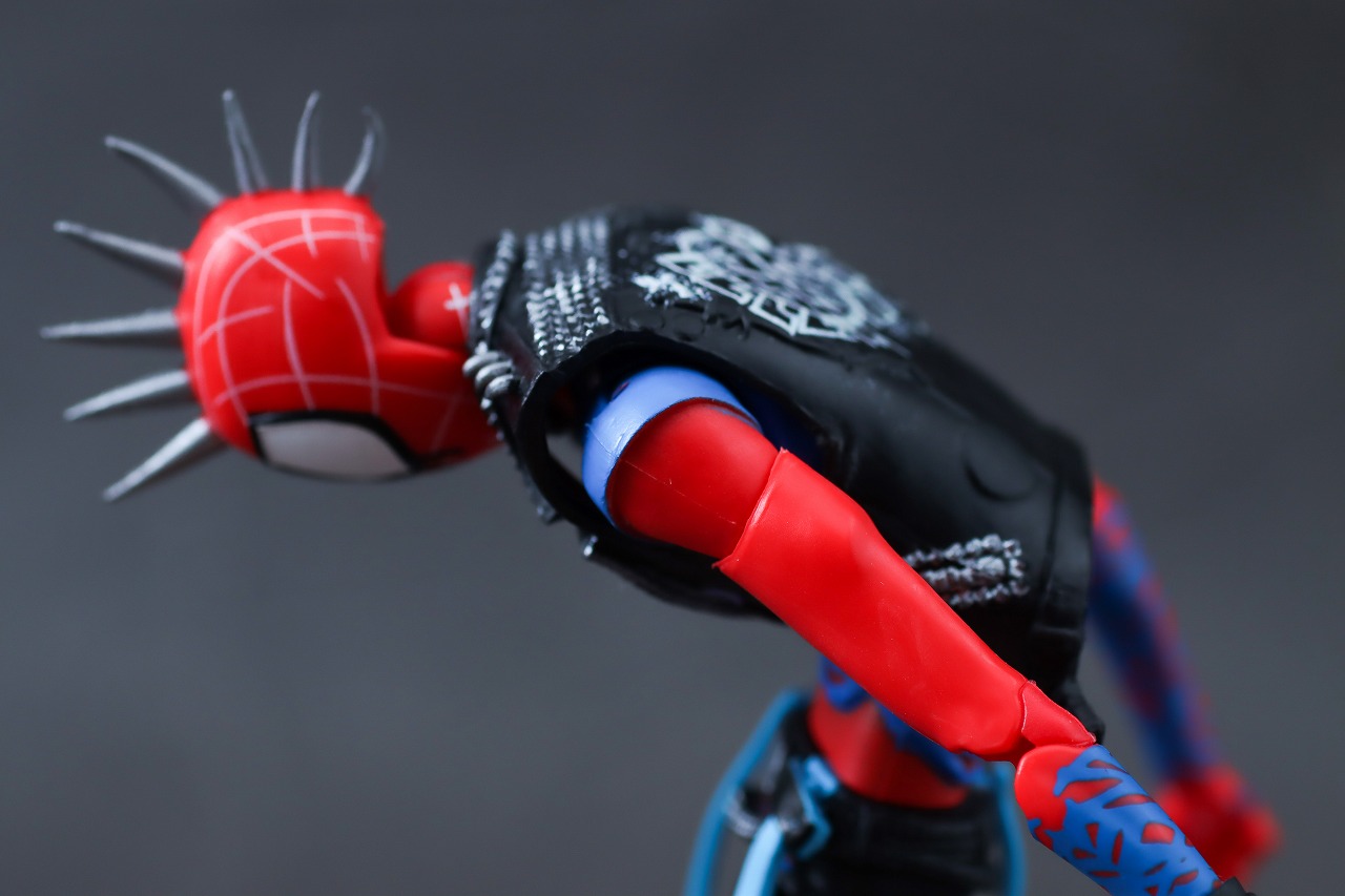 マーベルレジェンド　スパイダーパンク（スパイダーマン　アクロス・ザ・スパイダーバース）　レビュー　可動範囲