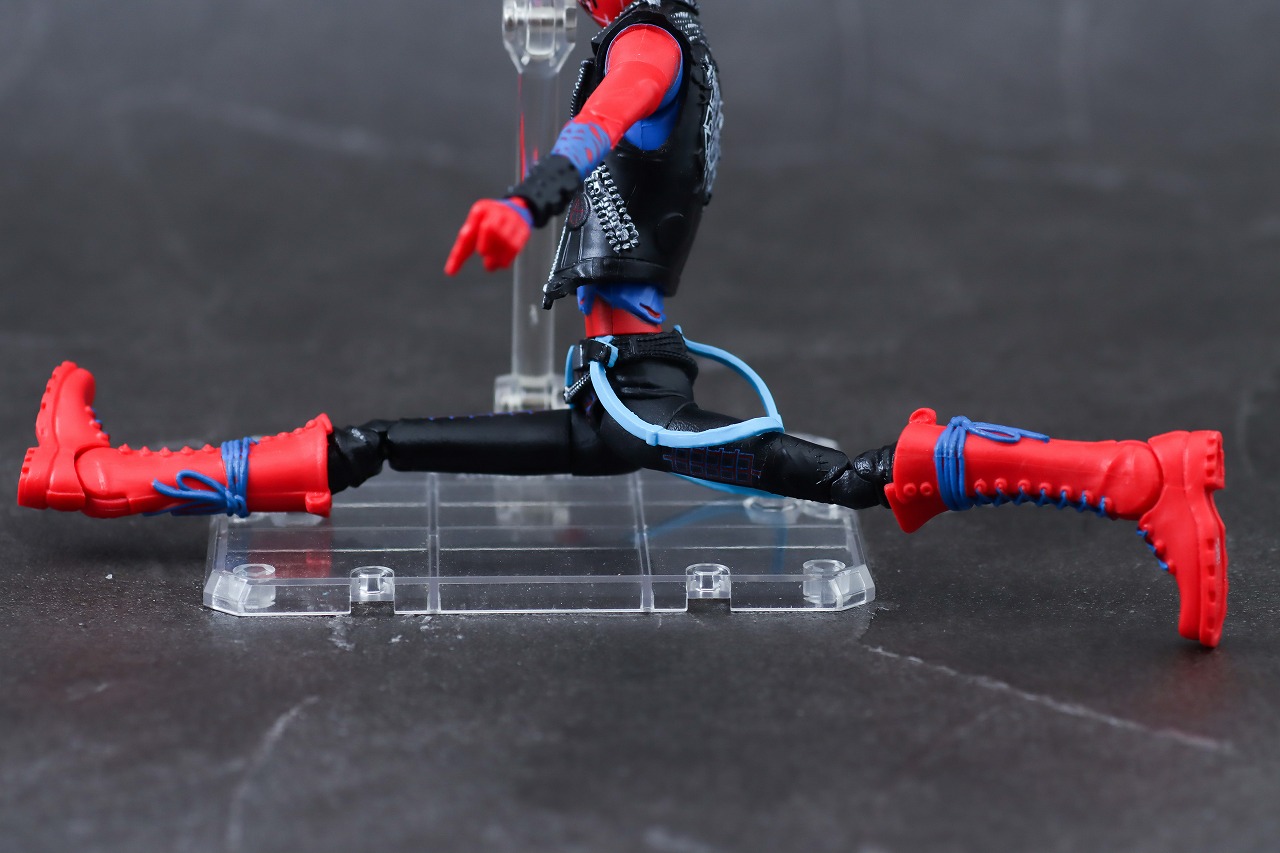 マーベルレジェンド　スパイダーパンク（スパイダーマン　アクロス・ザ・スパイダーバース）　レビュー　可動範囲