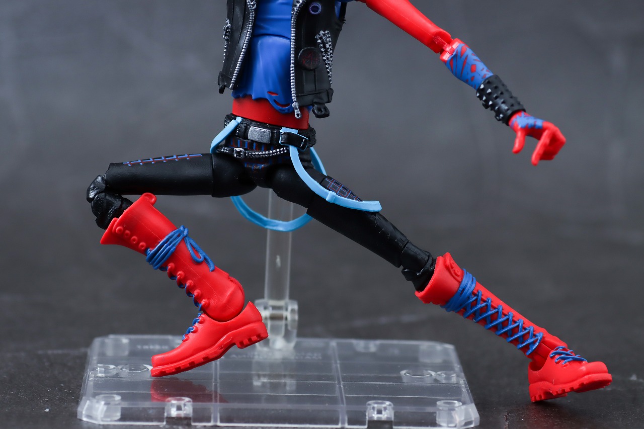 マーベルレジェンド　スパイダーパンク（スパイダーマン　アクロス・ザ・スパイダーバース）　レビュー　可動範囲