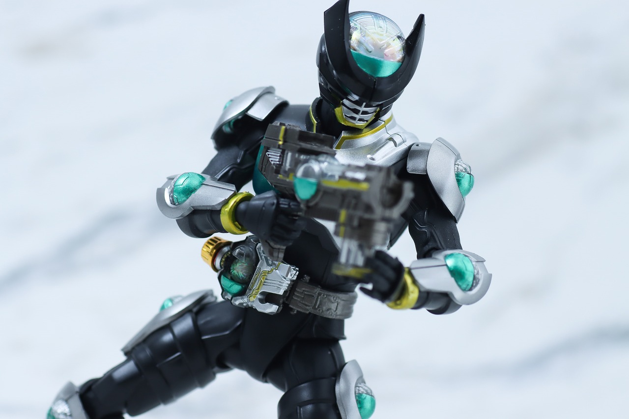 S.H.フィギュアーツ　仮面ライダーバース　真骨彫製法　レビュー　アクション