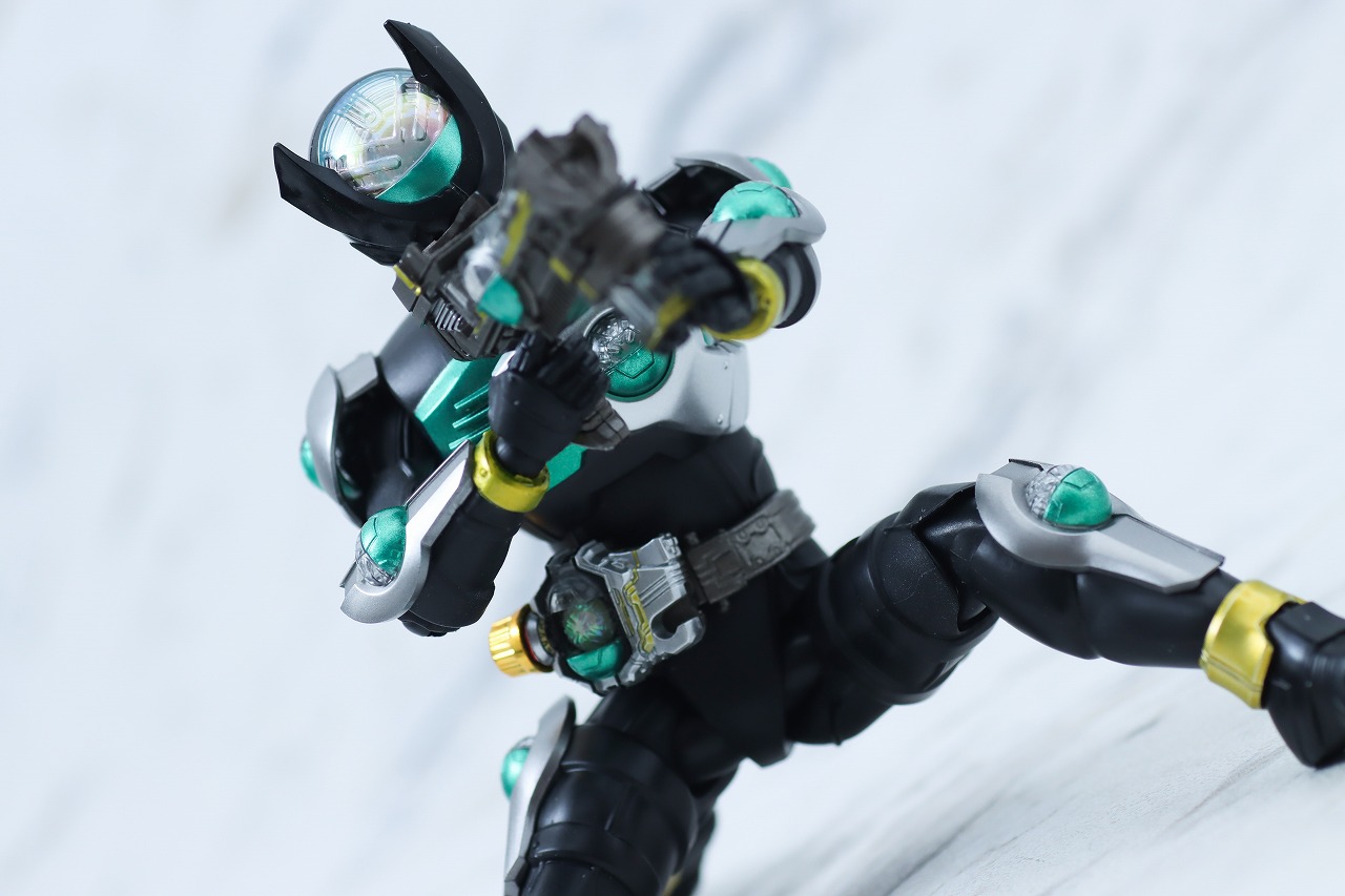 S.H.フィギュアーツ　仮面ライダーバース　真骨彫製法　レビュー　アクション