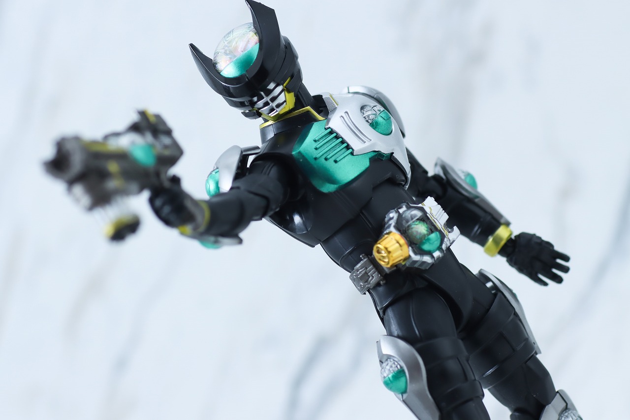 S.H.フィギュアーツ　仮面ライダーバース　真骨彫製法　レビュー　アクション