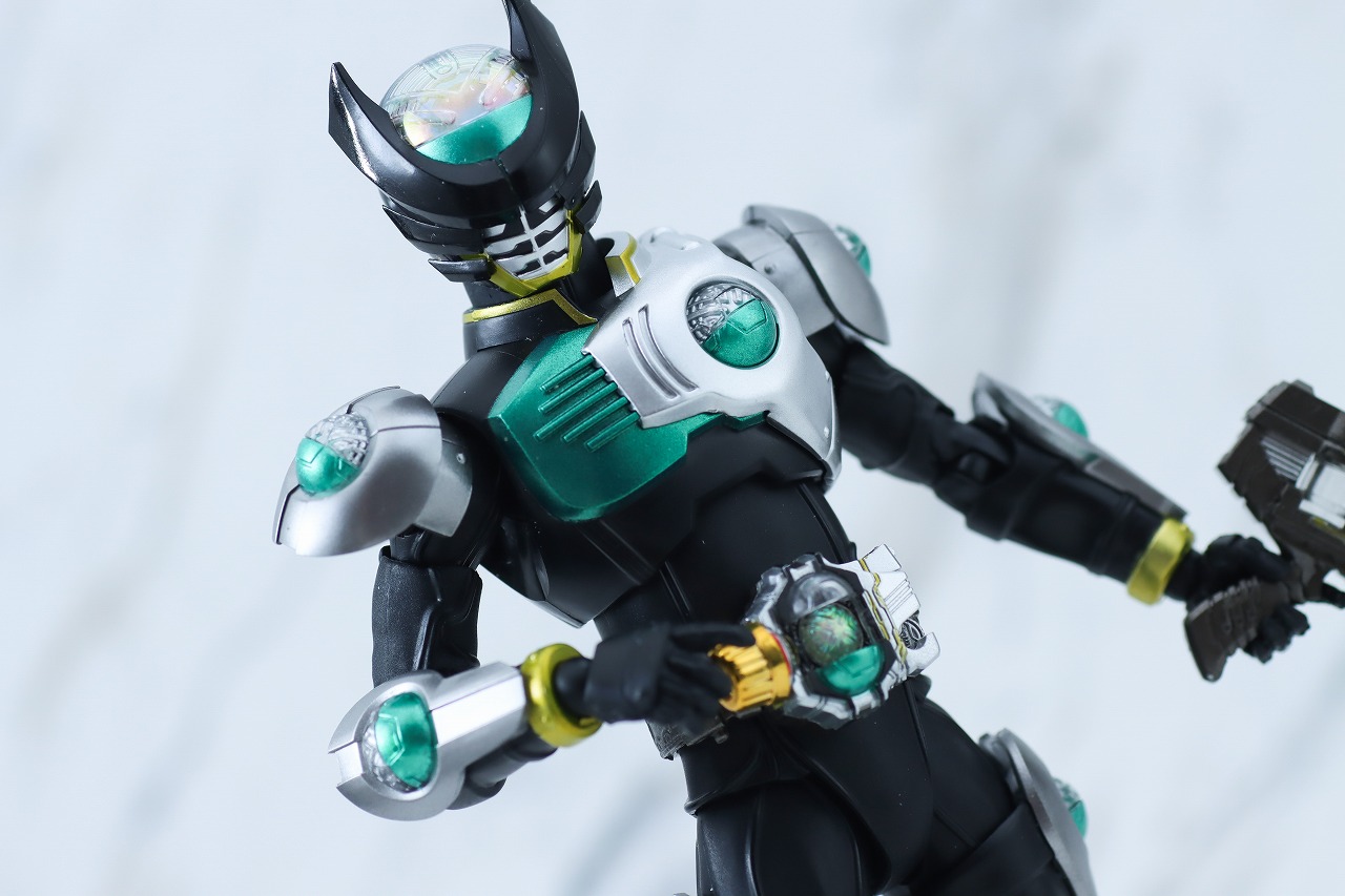 S.H.フィギュアーツ　仮面ライダーバース　真骨彫製法　レビュー　アクション