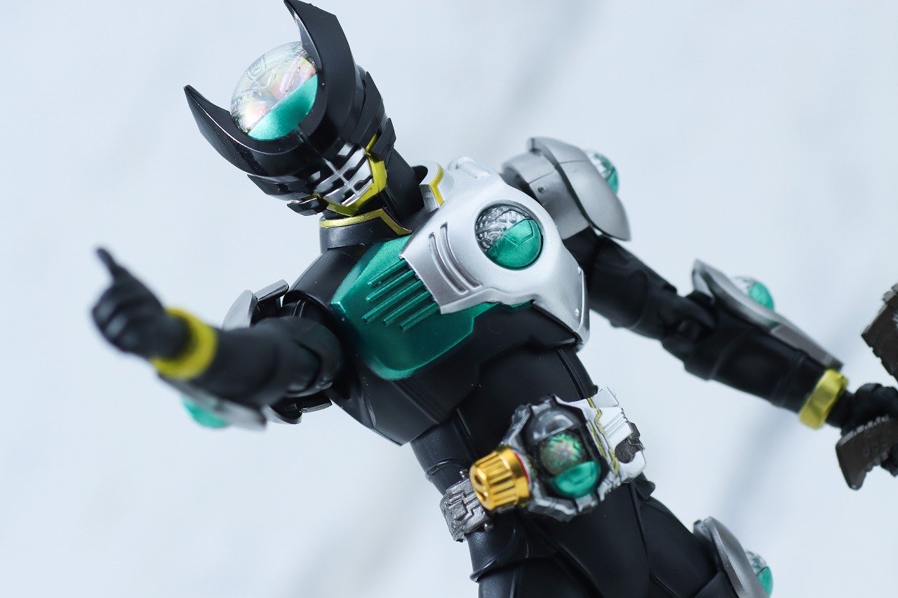 S.H.フィギュアーツ　仮面ライダーバース　真骨彫製法　レビュー　アクション