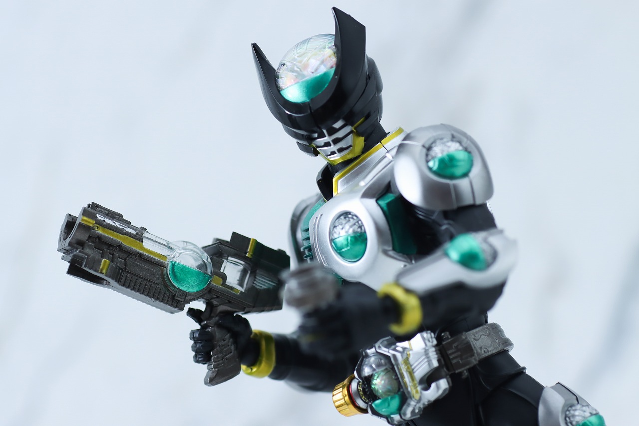 S.H.フィギュアーツ　仮面ライダーバース　真骨彫製法　レビュー　アクション