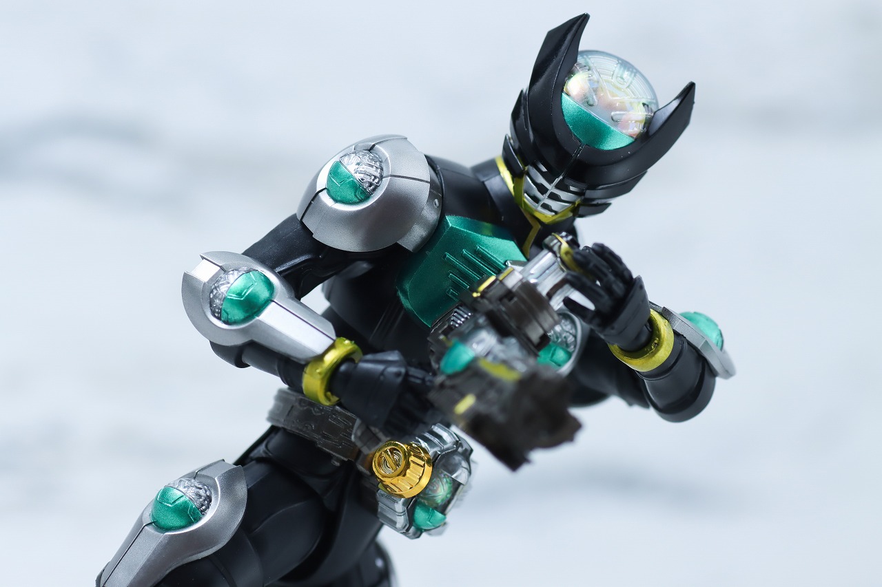 S.H.フィギュアーツ　仮面ライダーバース　真骨彫製法　レビュー　アクション