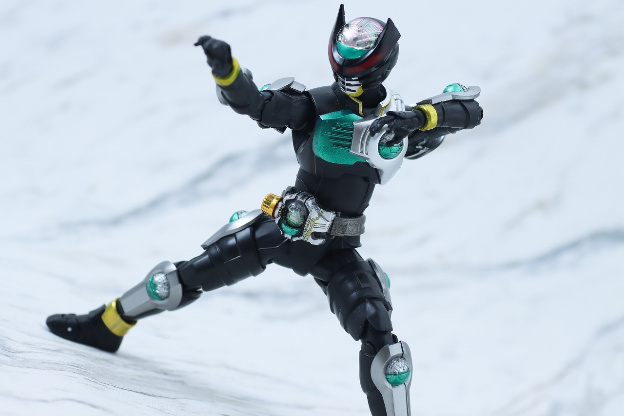 S.H.フィギュアーツ　仮面ライダーバース　真骨彫製法　レビュー　アクション