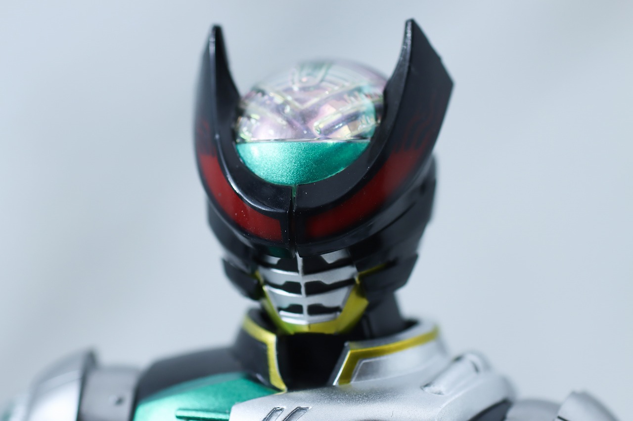 S.H.フィギュアーツ　仮面ライダーバース　真骨彫製法　レビュー　付属品　発光頭部